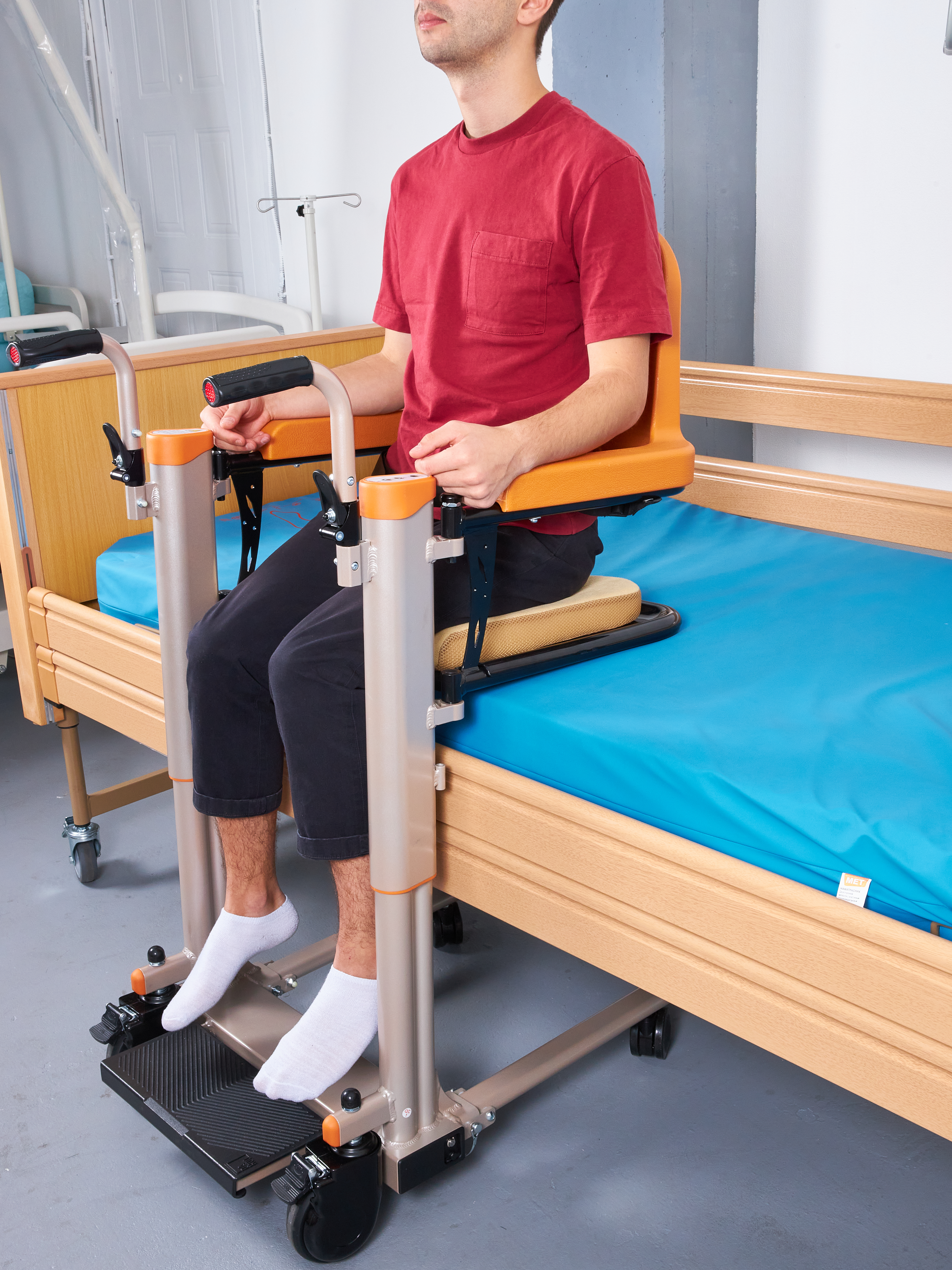 Электрическое кресло-подъемник с санитарным устройством МЕТ LL-220 фото 2